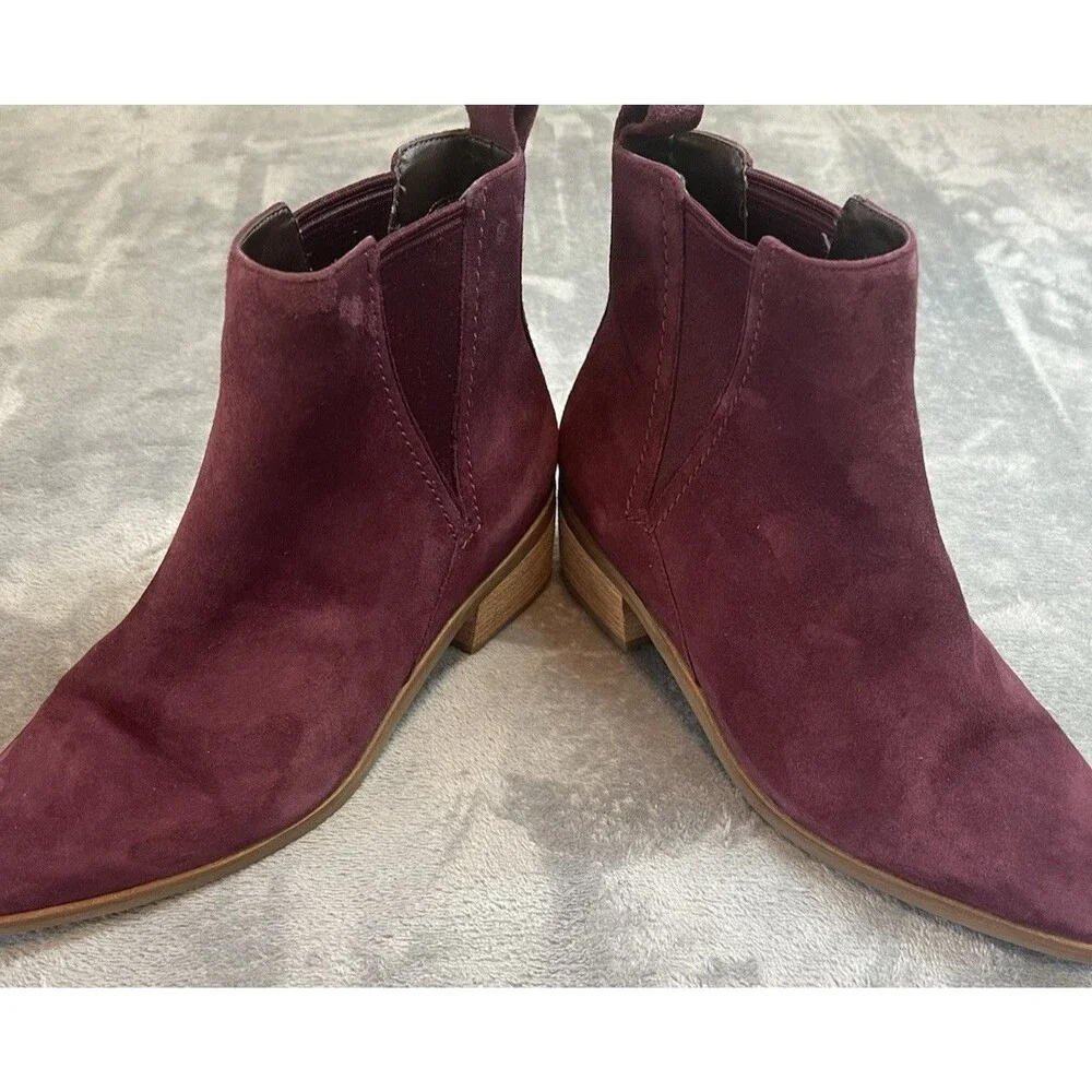Cole Haan NWOB womens soft plum suede ankle boots 2 in. heels size 7.5B elegant